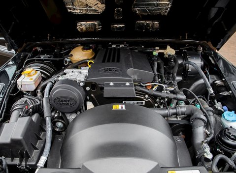 Land Rover Defender 90 XS Bowler 30