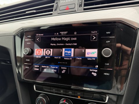 Volkswagen Passat SE NAV TDI DSG 16