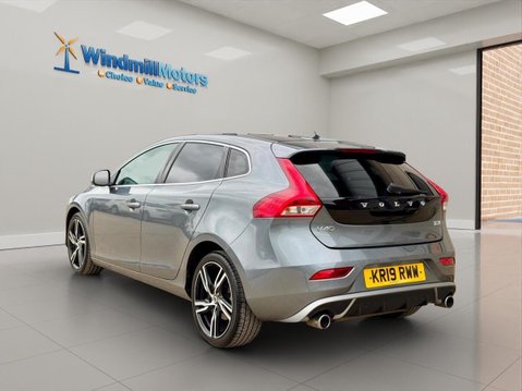 Volvo V40 1.5 T2 R-Design Edition Auto Euro 6 (s/s) 5dr 8