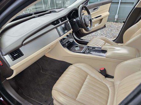 Jaguar XF 2.0d Portfolio Saloon 4dr Diesel Auto Euro 6 (s/s) (180 ps) 40