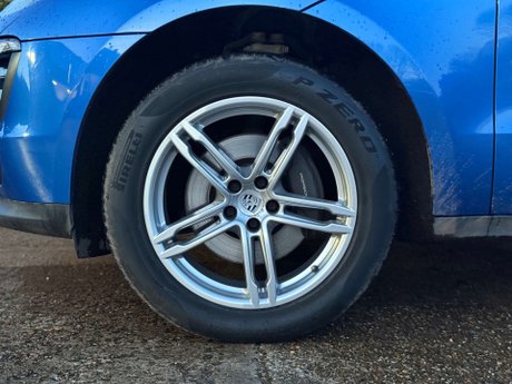 Porsche Macan 2.0 Macan Semi-Auto 4WD 5dr 33