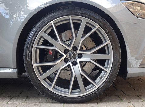 Audi RS6 Avant Performance 13