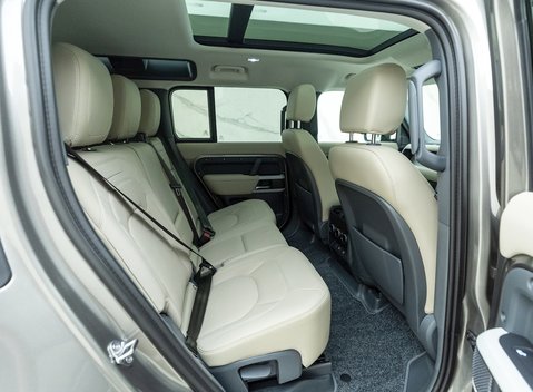 Land Rover Defender 110 XS Edition P400 15