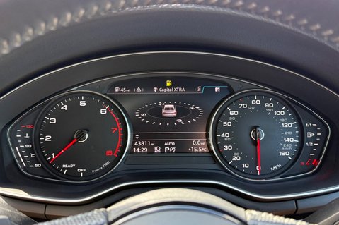Audi A4 TFSI BLACK EDITION MHEV- APPLE CAR PLAY - REVERSE CAMERA 32