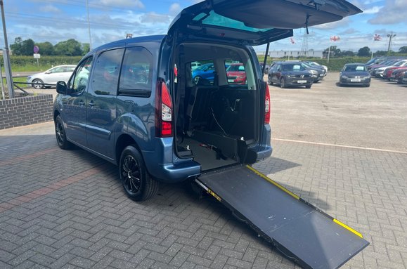 Citroen Berlingo Multispace 1.6 BlueHDi Feel Multispace MPV Wheel Chair Ramp 33