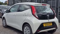 Toyota Aygo 1.0 VVT-i x-play Hatchback 5dr Petrol x-shift Euro 6 (Safety Sense) (71 ps) 4