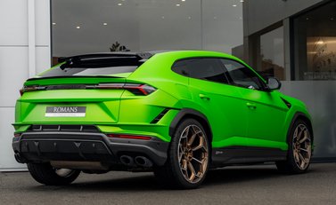Lamborghini Urus PERFORMANTE 4