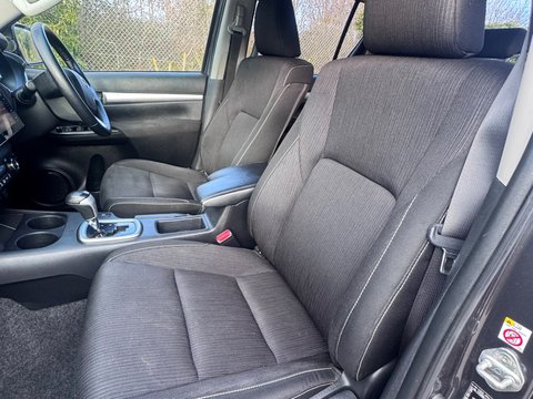 Toyota Hilux INVINCIBLE 4WD D-4D DCB 14