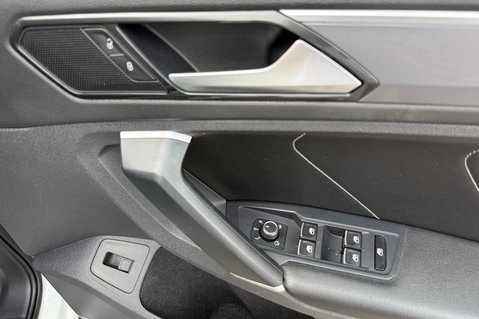Volkswagen Tiguan R LINE TDI BMT 4MOTION DSG - PAN ROOF - APPLE CAR PLAY -ADAPTIVE CRUISE 30