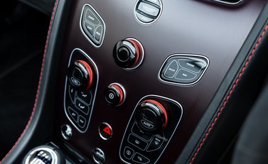 Aston Martin V12 Vantage S Roadster 24