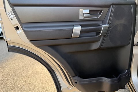 Land Rover Discovery SDV6 SE TECH - ULEZ COMPLIANT -FULL LR SERVICE HISTORY - 9 SERVICES -TOWBAR 27