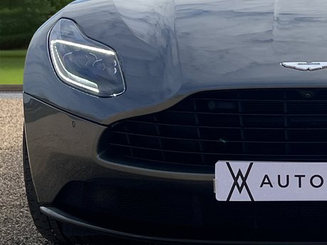 Aston Martin DB11 4.0L V8 Coupe 16