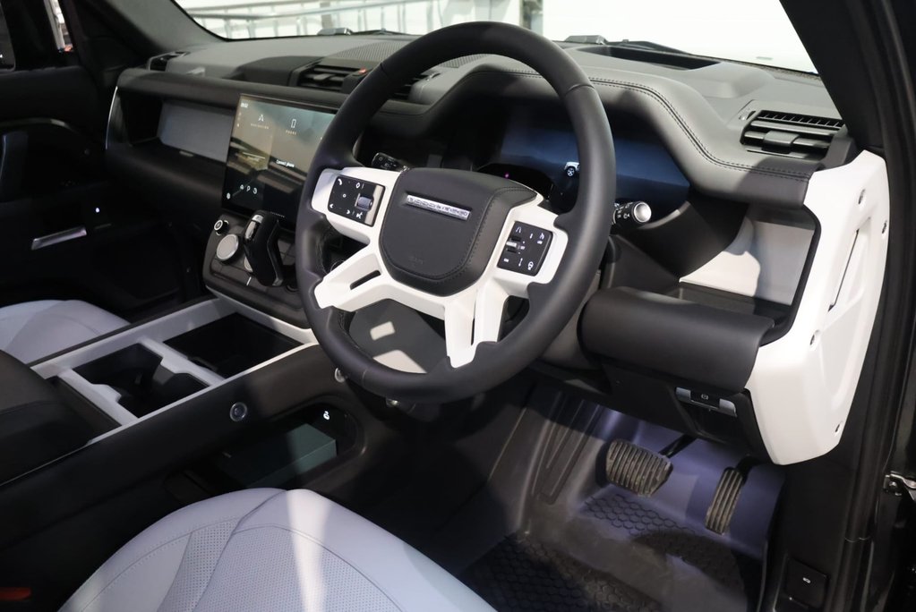 Land Rover Defender 110 2026 110 HARD TOP  HSE 350 FITTED WITH SVR SEAT FRONT AND REAR SEATS 28