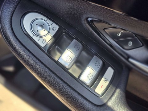 2016 Mercedes-Benz C-Class thumbnail 20