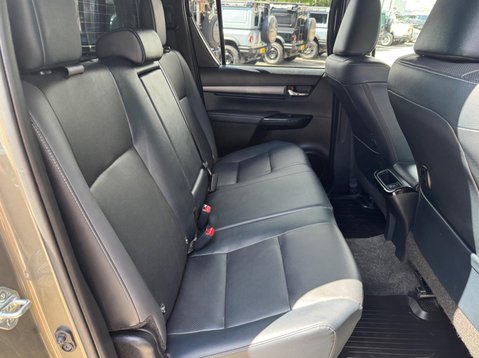 Toyota Hilux INVINCIBLE X 4WD D-4D DCB 46