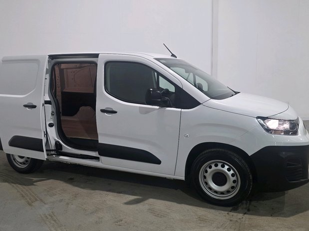 Fiat Doblo DOBLO MAXI L2 DIESEL 1.5 Blue hdi 1000kg Van 4