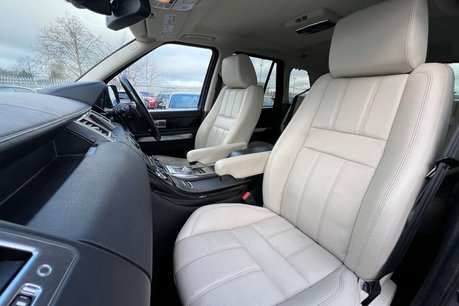 Land Rover Range Rover Sport 3.0 SD V6 HSE Black SUV 5dr Diesel Auto 4WD Euro 5 (255 bhp) 40
