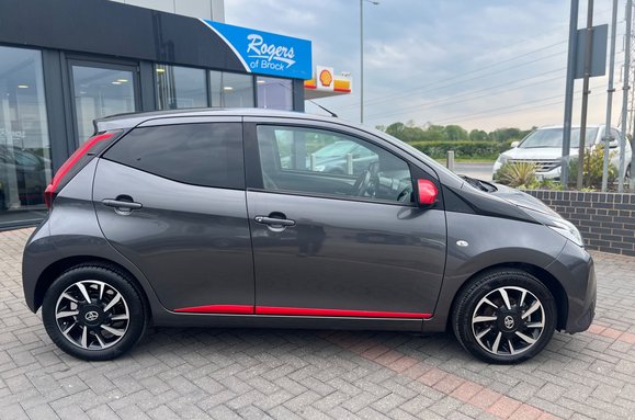 Toyota Aygo 1.0 VVT-I X-TREND TSS 5 DOOR 6