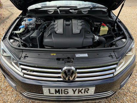 Volkswagen Touareg 3.0 TDI V6 BlueMotion Tech R-Line Tiptronic 4WD Euro 6 (s/s) 5dr 17