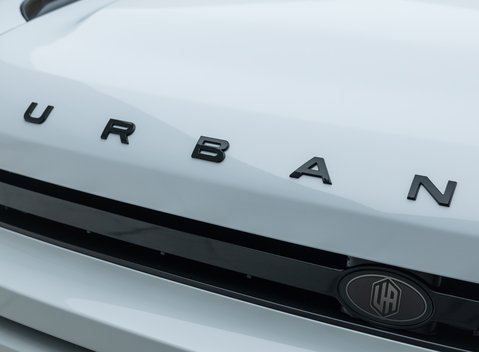 Land Rover Defender 90 V8 P525 URBAN 34