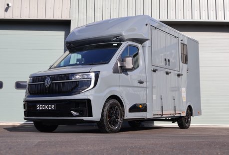Renault Master DEMO MODEL 3.5 TON ADVANCE 150 AUTO STALLION BUILD SEEKER HORSEBOX REAR BED