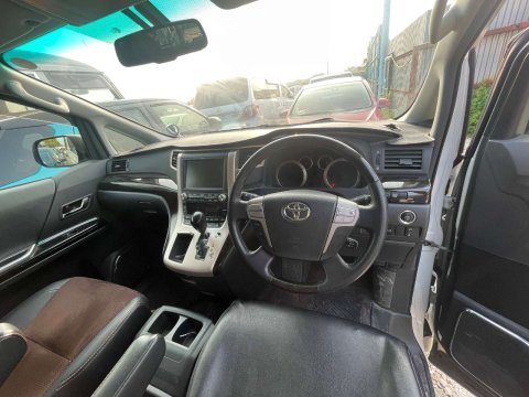 Toyota Alphard GOLDEN EYES II V6 9