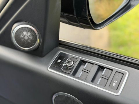 Land Rover Range Rover 4.4 SD V8 Autobiography Auto 4WD Euro 5 5dr 40