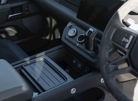 Land Rover Defender 110 V8 22