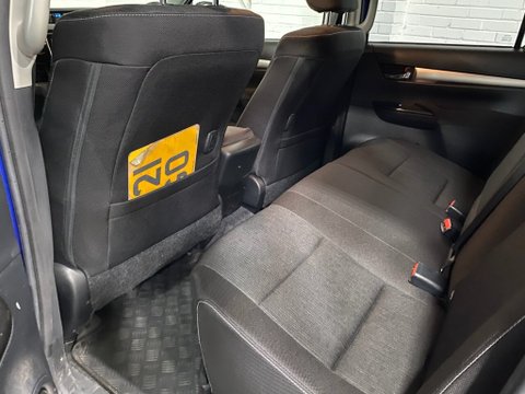 Toyota Hilux INVINCIBLE 4WD D-4D DCB 19