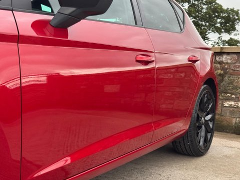 SEAT Leon 1.5 TSI EVO FR Black Edition Euro 6 (s/s) 5dr 9