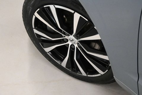 Volvo XC60 2.0 XC60 + B5 MHEV AWD Auto 4WD 5dr 22