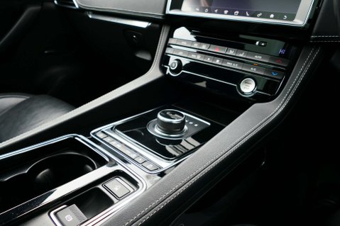 Jaguar F-Pace 2.0 F-Pace Chequered Flag AWD Auto 4WD 5dr 29