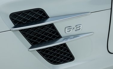 Mercedes-Benz SLS AMG 32