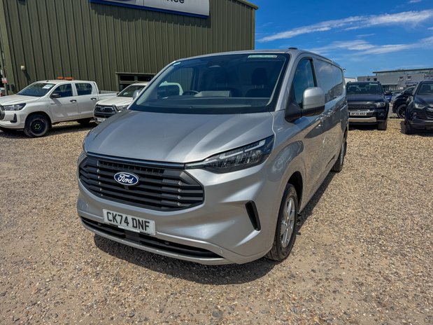 Ford Transit Custom LWB L2H1 [SOLD CM] Low Roof Limited 300 Air Con Alloys Cam Sensors EURO 6 2