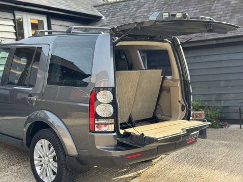 Land Rover Discovery 3.0 SD V6 HSE SUV 5dr Diesel Auto 4WD Euro 5 (s/s) (255 bhp) 12