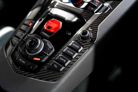 Lamborghini Aventador SV AD PERSONAM. FACTORY SATIN CARBON FIBRE EXT. COMFORT SEATS. FRONT LIFT. 36