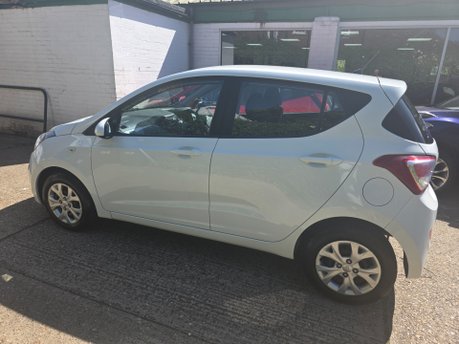 Hyundai i10 SE ONLY 13,000 MILES FROM NEW 15