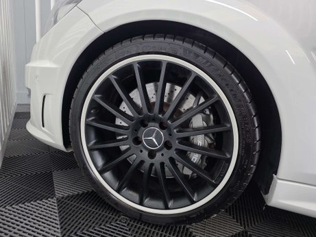 Mercedes-Benz C Class 6.3 C63 V8 AMG Saloon 4dr Petrol SpdS MCT Euro 5 (457 ps) 26