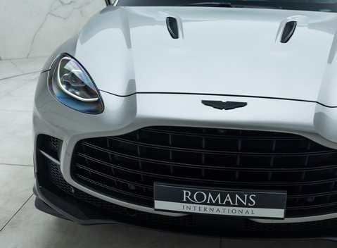 Aston Martin DBX 707 32