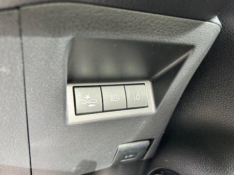 Toyota Yaris VVT-I ICON TECH 28