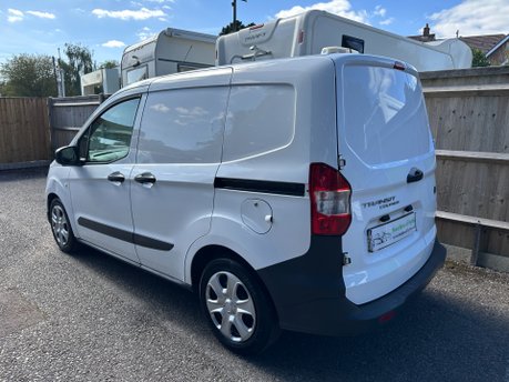 Ford Transit Courier TREND 1.5 TDCI 5dr 6