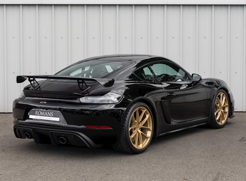 Porsche 718 Cayman GT4 7