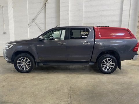 Toyota Hilux INVINCIBLE 4WD D-4D DCB 10