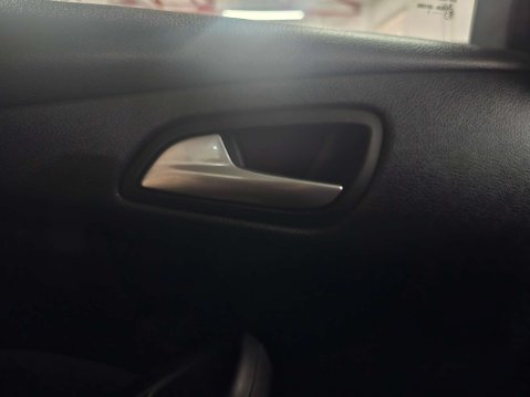 Ford Focus 1.6 Focus Zetec 105 5dr 36
