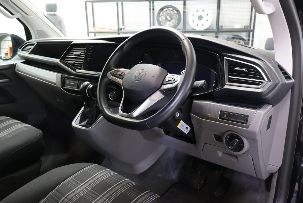 Volkswagen California OCEANI 4MOTION DSG HUGE SPEC VERY RARE  5 YEAR WARRANTY FROM NEW  4 BERTH 16