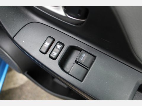Toyota Yaris VVT-I ICON 22