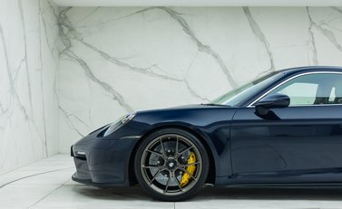 Porsche 911 GT3 TOURING (992) 32
