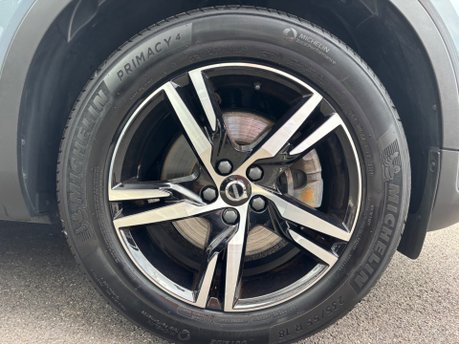 Volvo XC40 2.0 B3 MHEV Plus Dark SUV 5dr Petrol Hybrid DCT Auto Euro 6 (s/s) (163 ps) 18