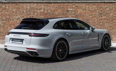 Porsche Panamera Turbo Sport Turismo 7
