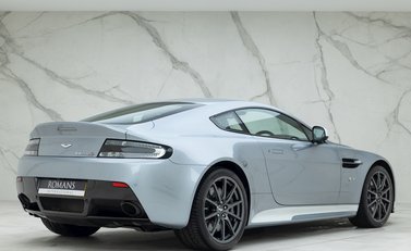 Aston Martin V12 Vantage S 7